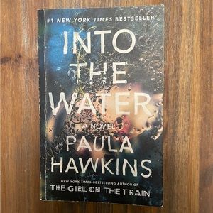 Into the Water paperback by Paula Hawkins